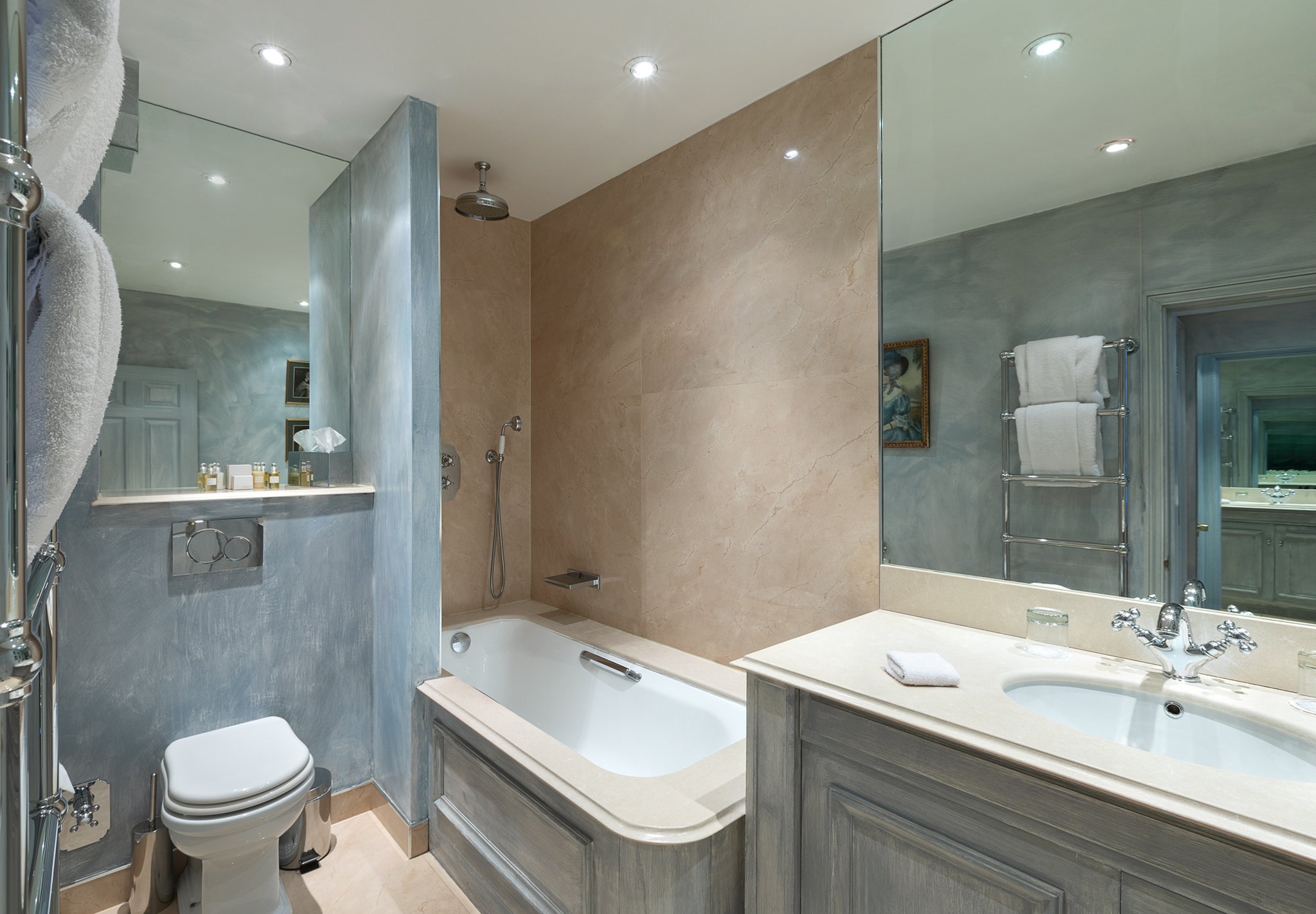 San Domenico House Hotel 55/56