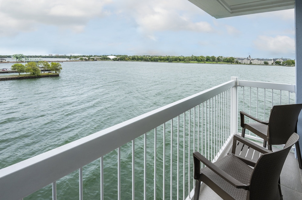 Holiday Inn Kingston Waterfront 40/71