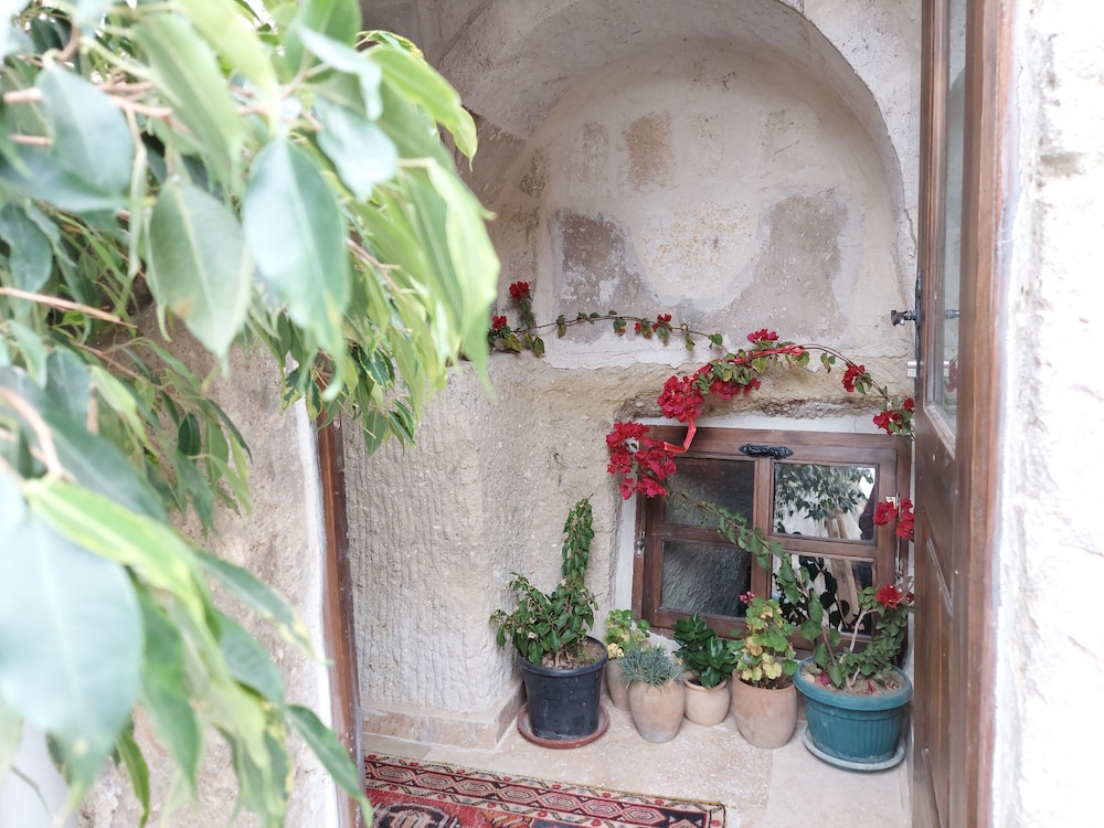 Armesos Cave Hotel 2/50