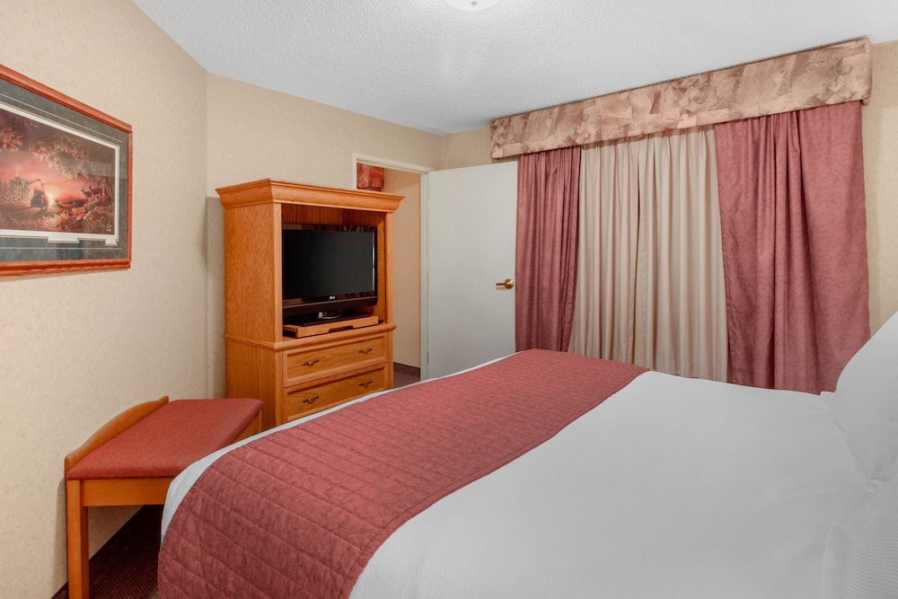 Norfolk Lodge Suites Ascend Hotel Collection 14/32