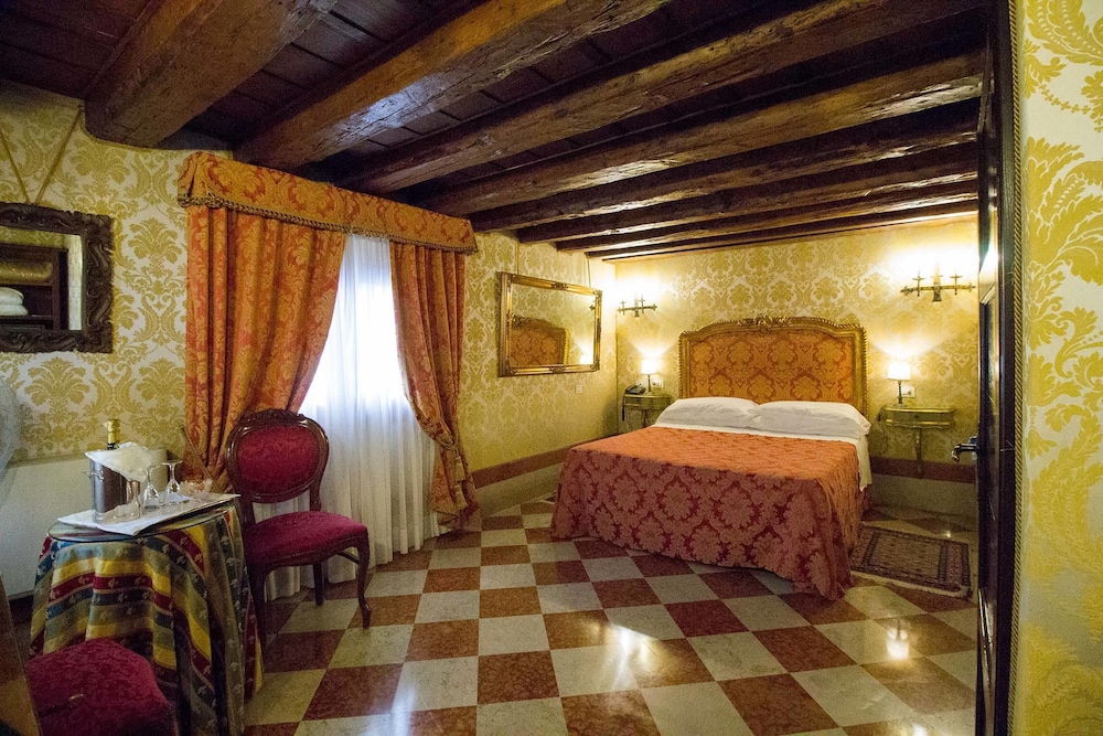 Hotel Palazzo Abadessa 17/50
