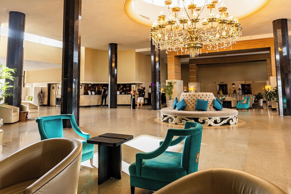 Sherry Frontenac Oceanfront Hotel 33/49