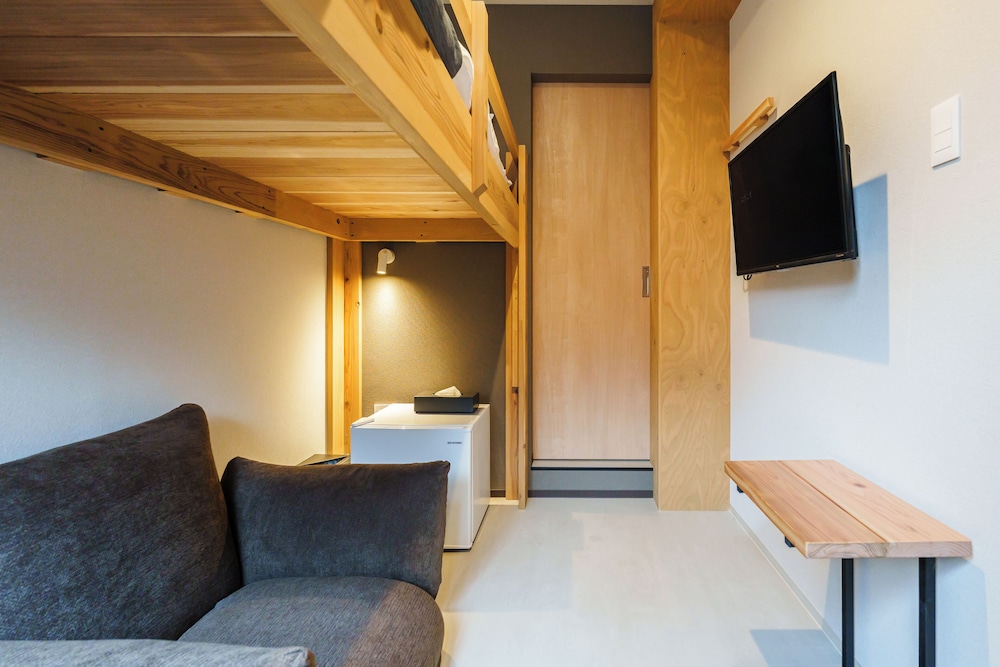 LOFT, SINGLE, SHARED BATHROOM