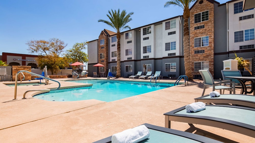 Best Western Plus Yuma Foothills Inn & Suites 2/41