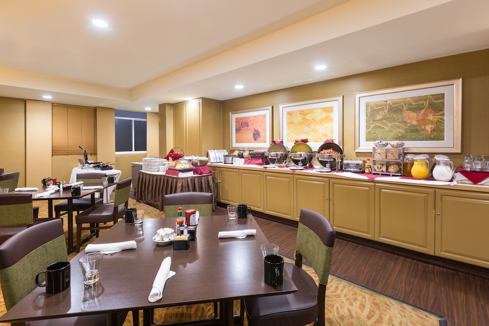 Holiday Inn Dublin Pleasanton 50/70