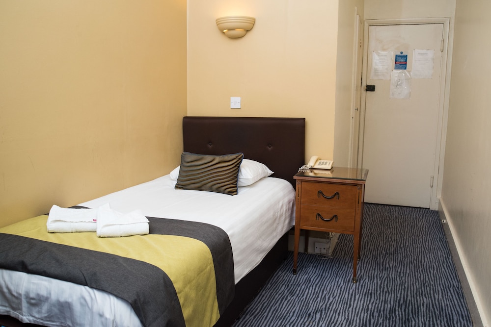 ROOM, SINGLE