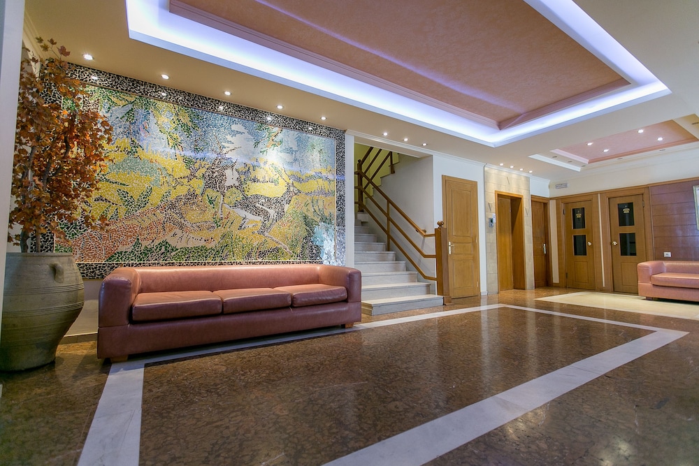 Tzaki Hotel 8/42
