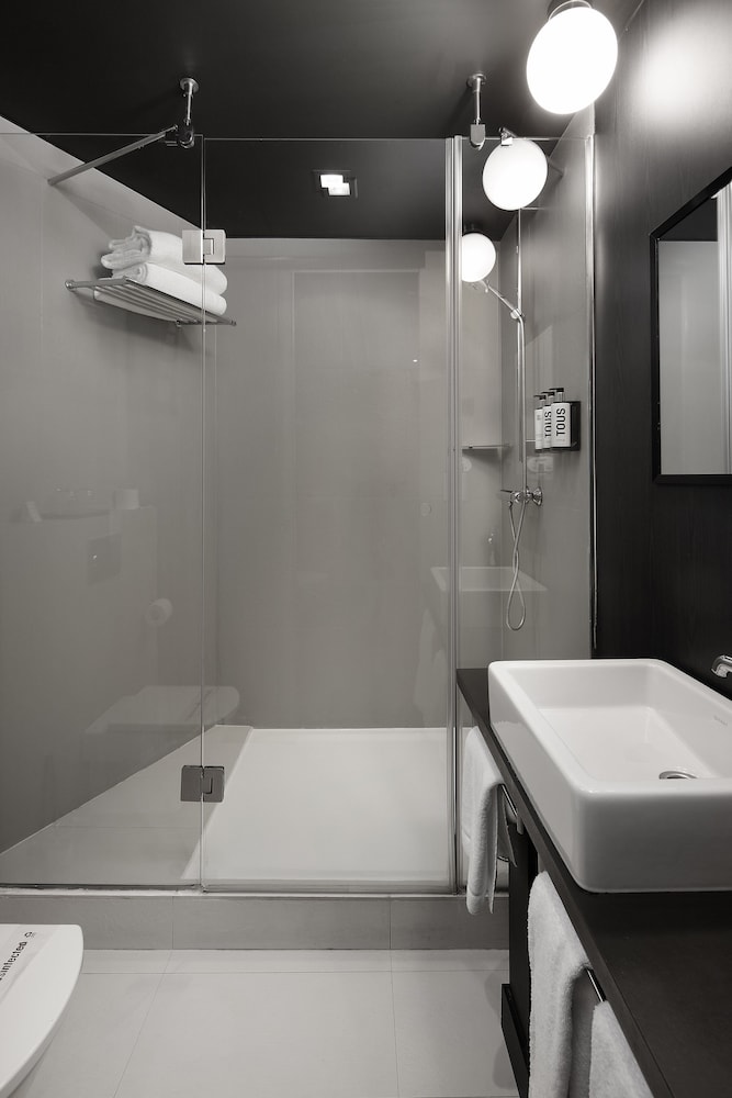 WILSON BOUTIQUE HOTEL 60/64