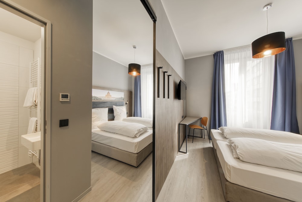 Smart Stay Hotel Station 15/37