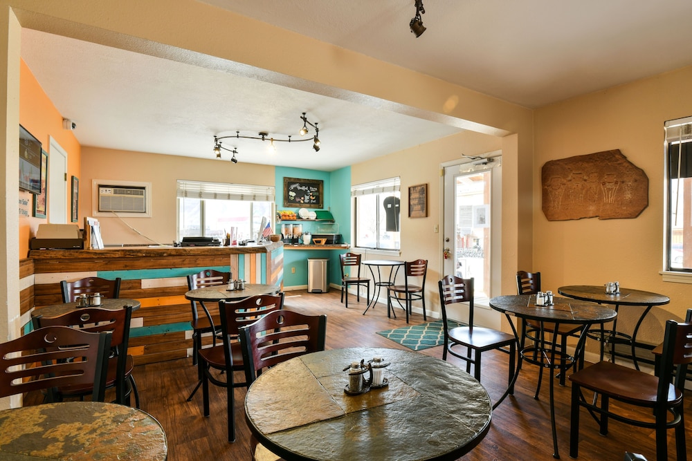Adventure Inn & Motel 23/43