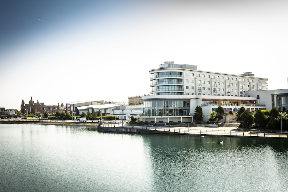 Waterfront Southport Hotel 42/50