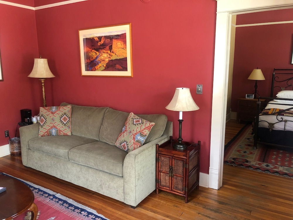 El Paradero Bed & Breakfast Inn 59/79