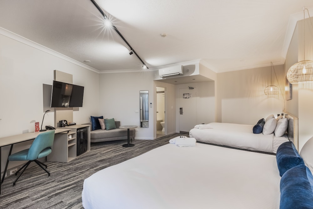 Family, Studio, Queen and Twin Beds, Mermaid Waters Hotel by Nightcap Plus 4/8