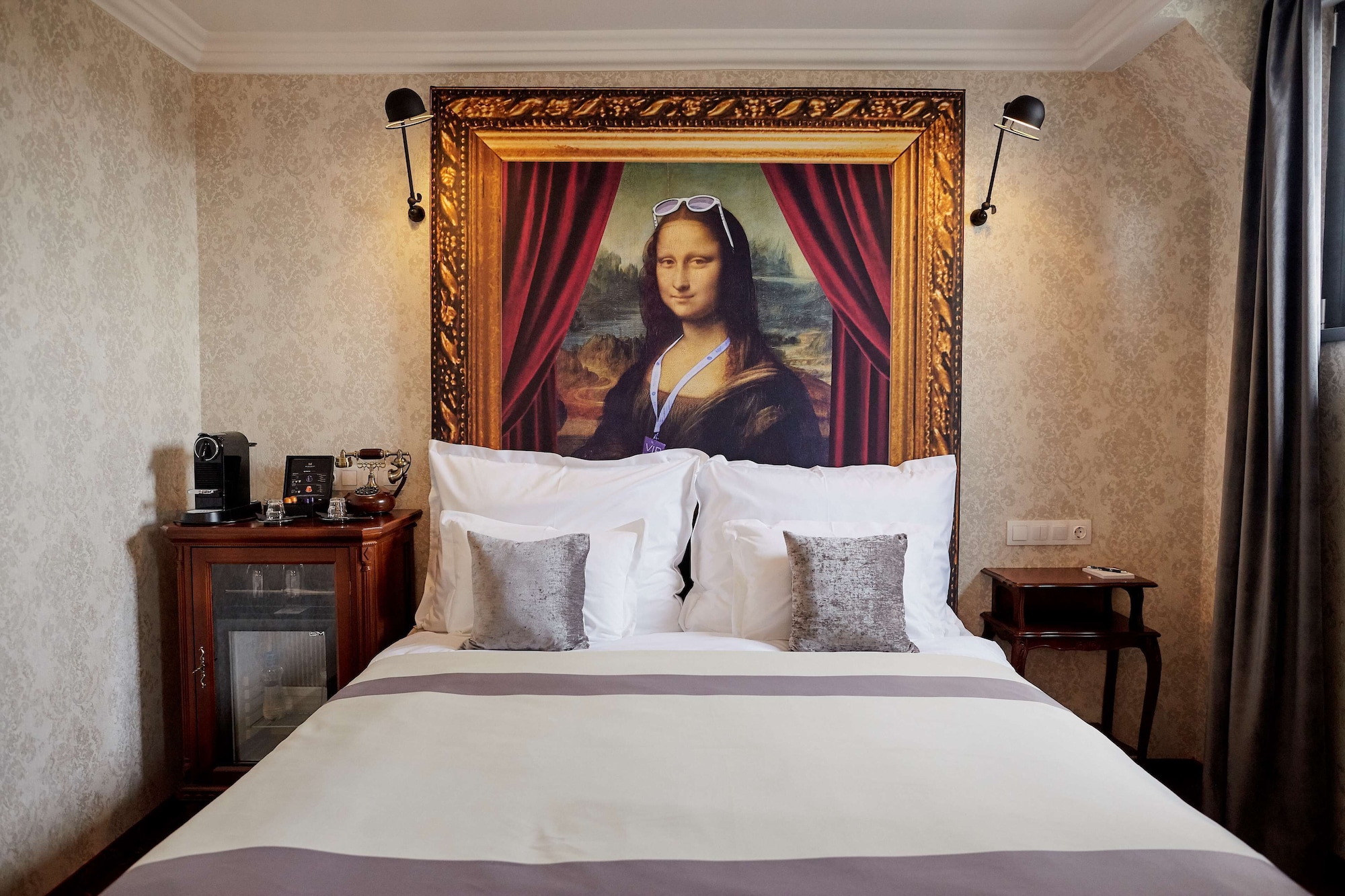 MYSTERY, SUITE, MULTIPLE BEDS, SOFA
