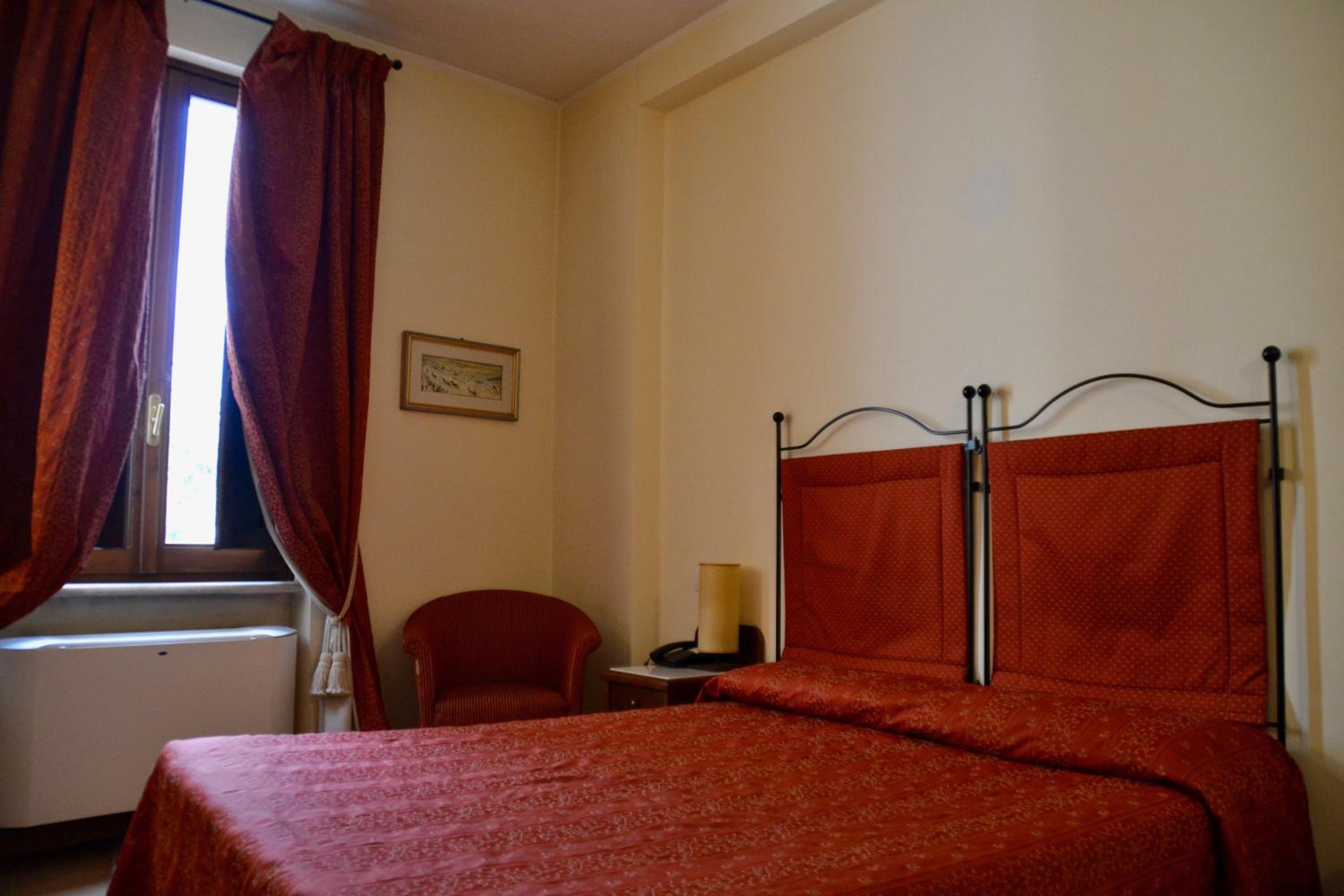 Hotel Italia 17/50