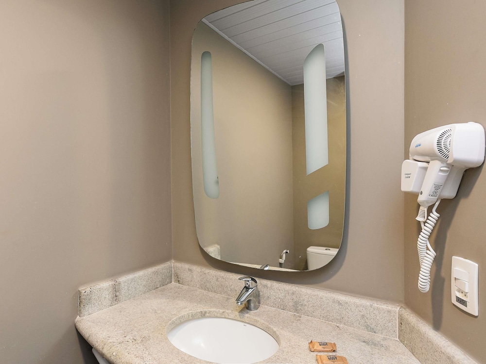 Ibis Jacarei 48/50