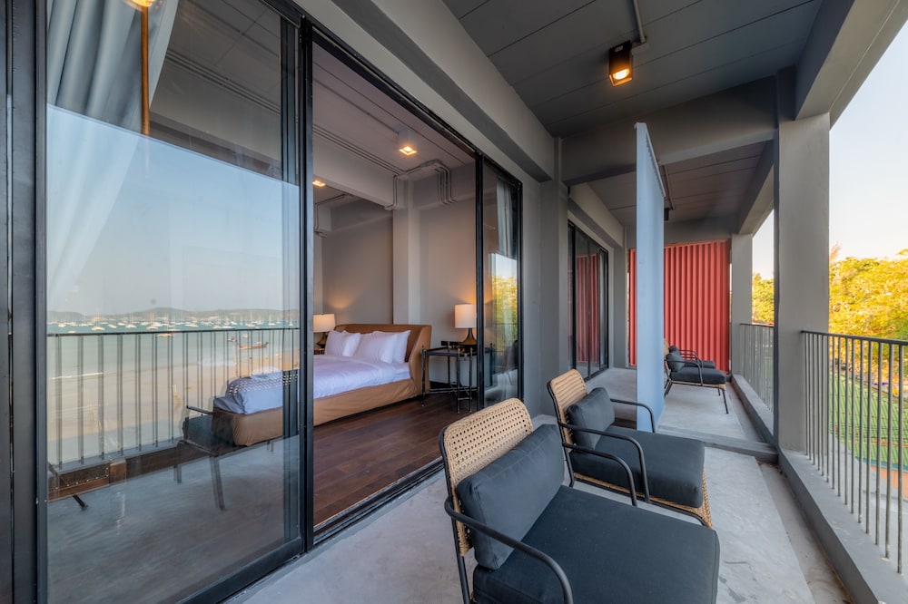 Arch39 Phuket Beach Front 14/36