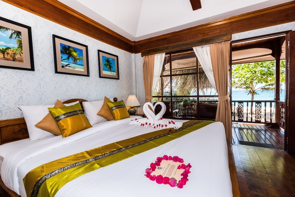 BUNGALOW, BEACH FRONT