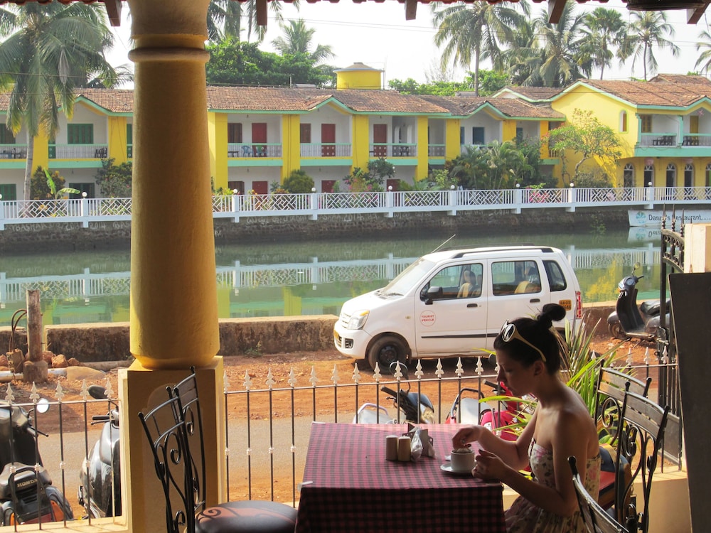 RIVERSIDE REGENCY RESORT 10/37