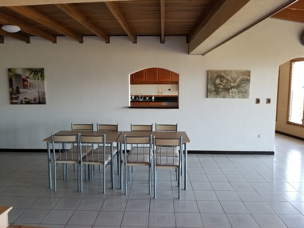Hostel Monte Campana Escazu 40/50
