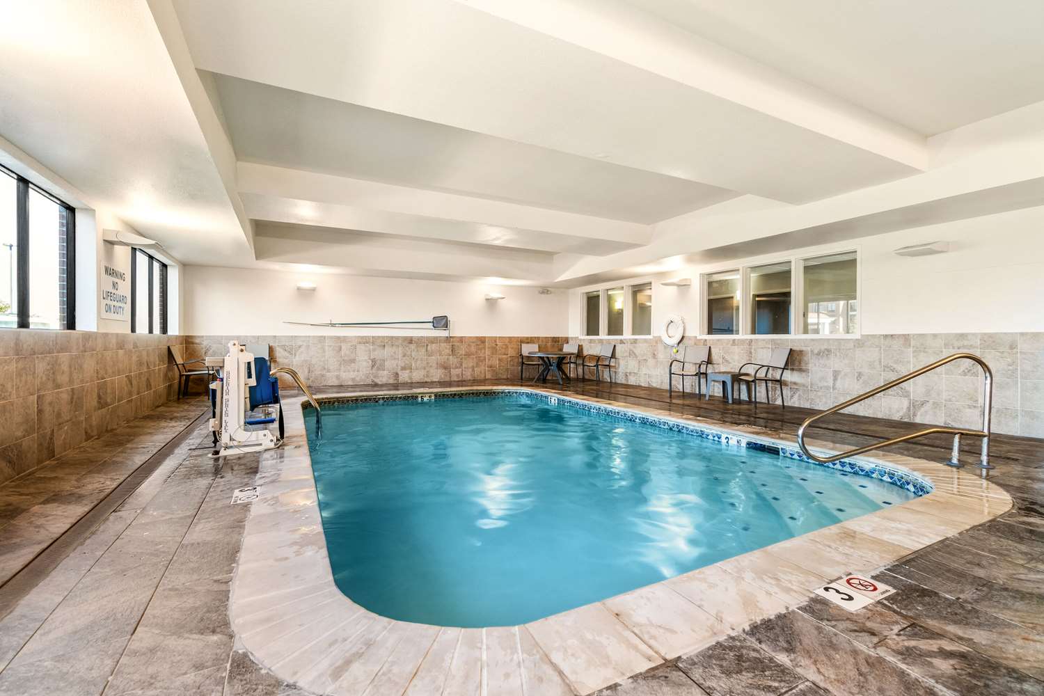 Sleep Inn & Suites Dyersburg I-155 25/39