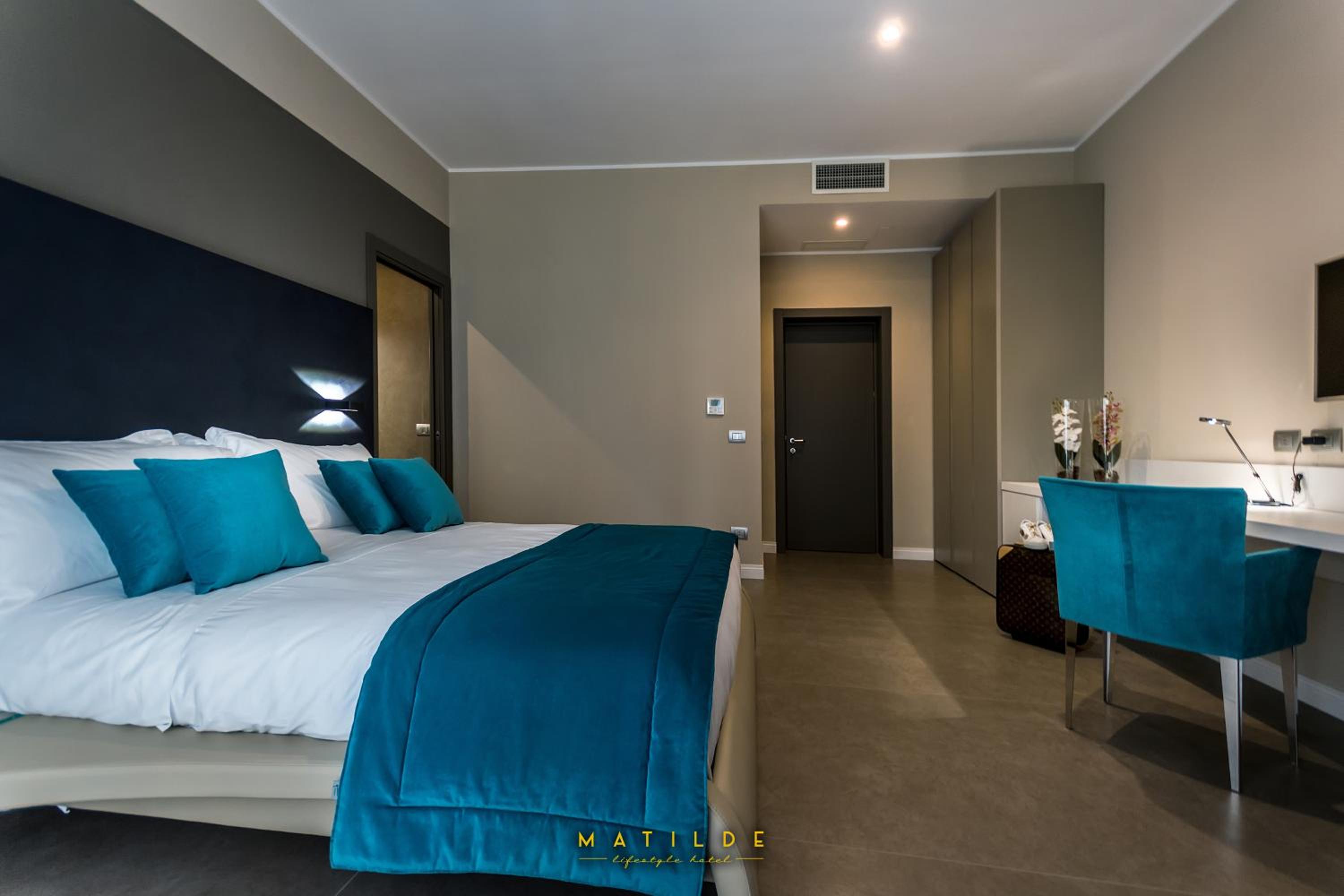 Room, Double Bed