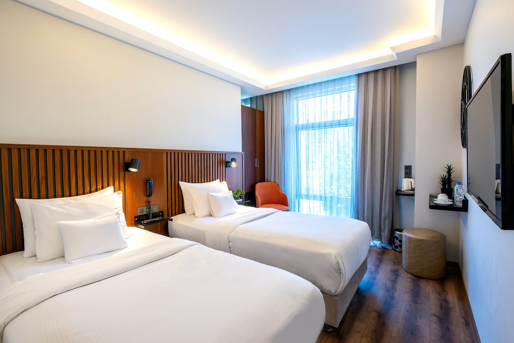 Discovery Hotel 40/69