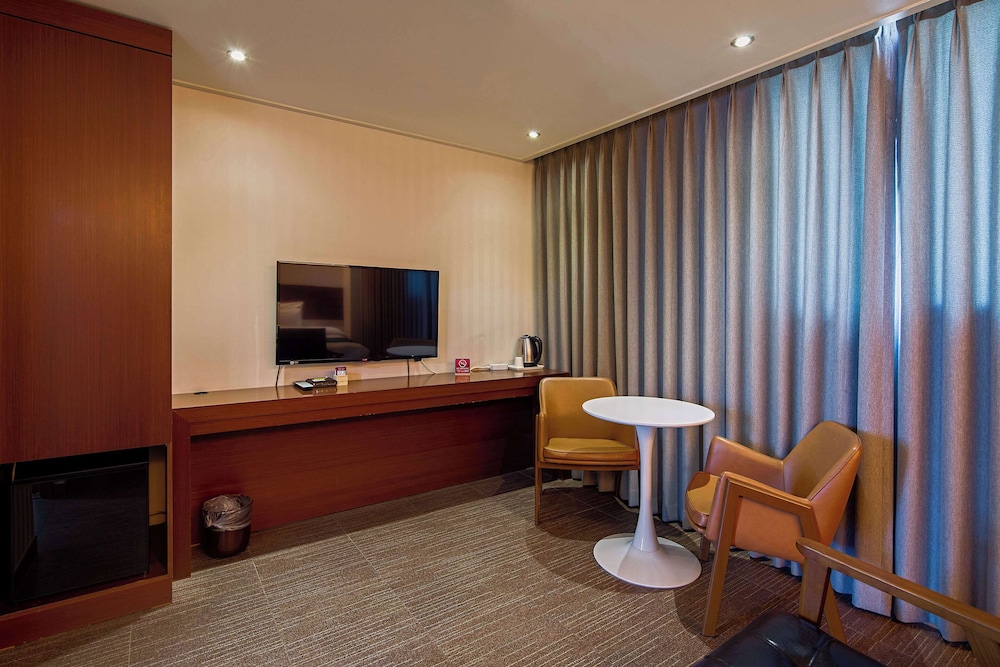Namsan Hill Hotel 52/62