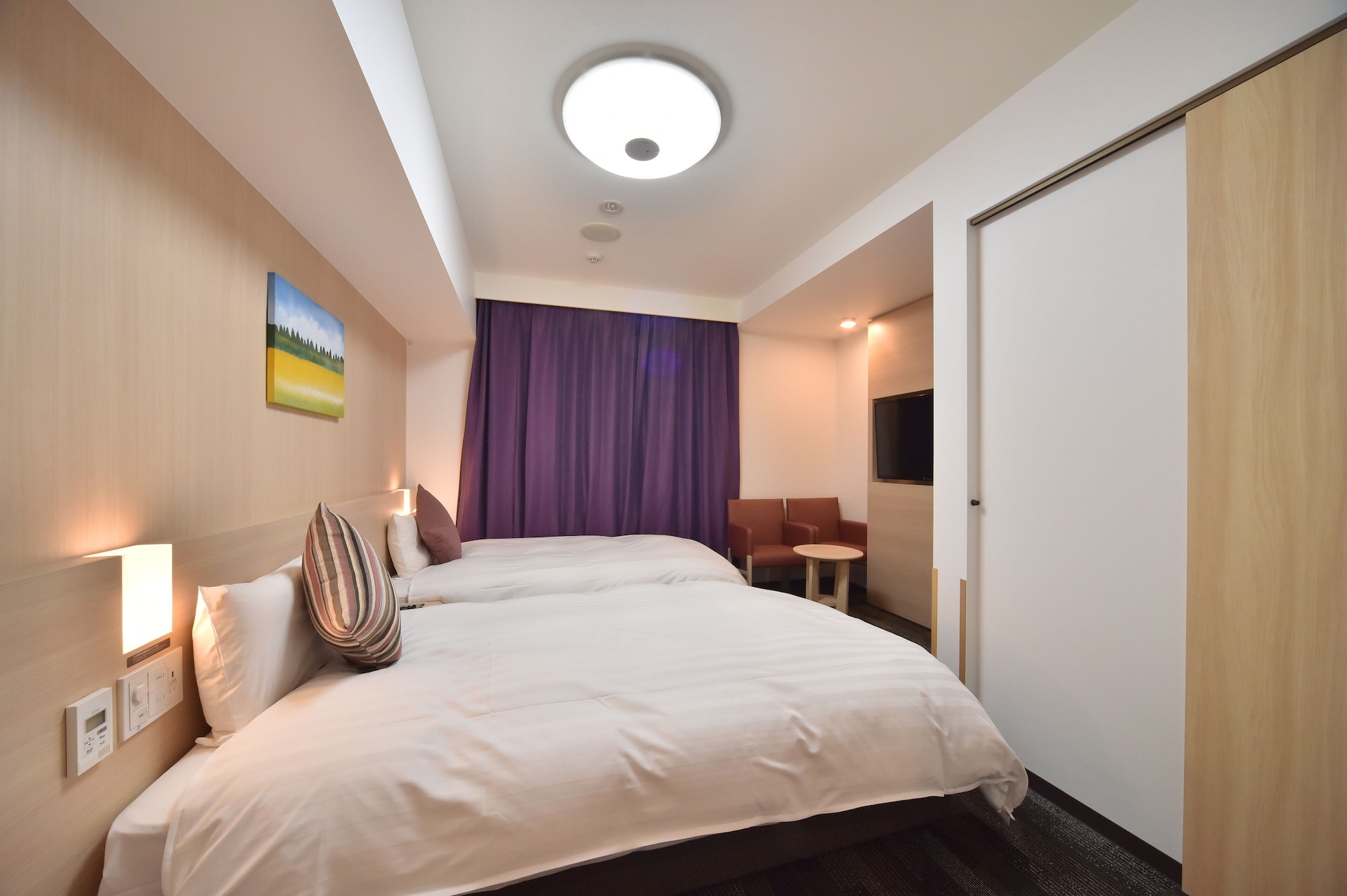 ROOM, TWIN BEDS