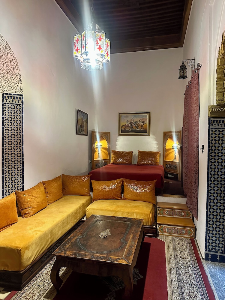 RIAD A LA BELLE ETOILE 53/83