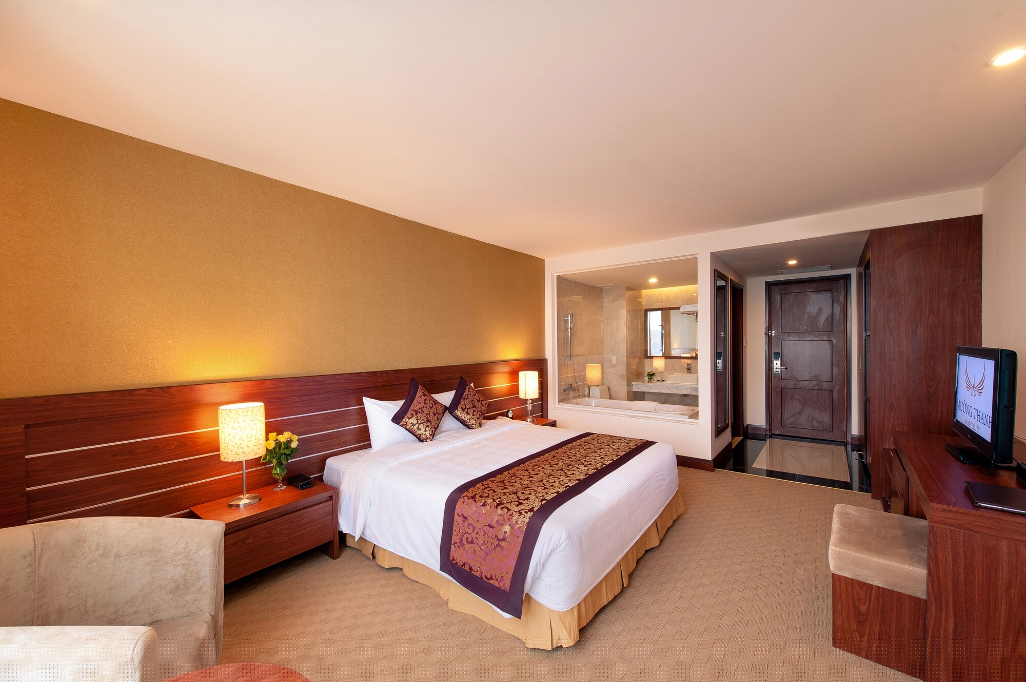 DELUXE, KING BED, MOUNTAIN VIEW