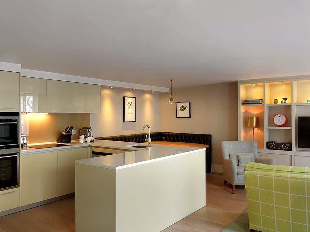 Cheval Knightsbridge 8/50