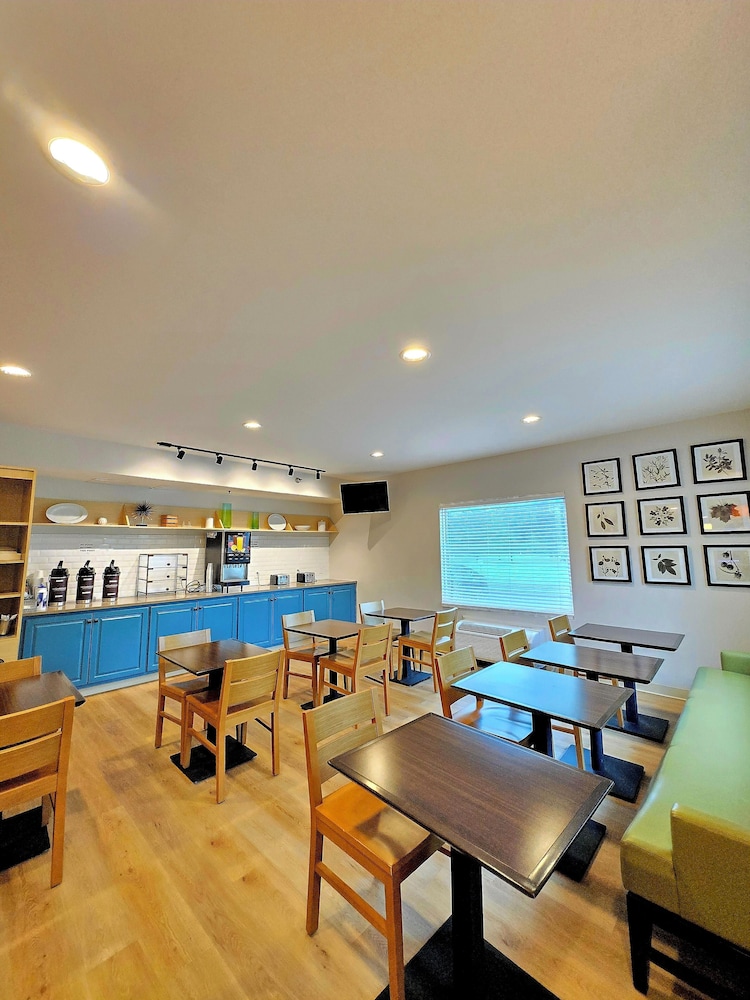 Radiant Inn and Suites Murfreesboro 35/40