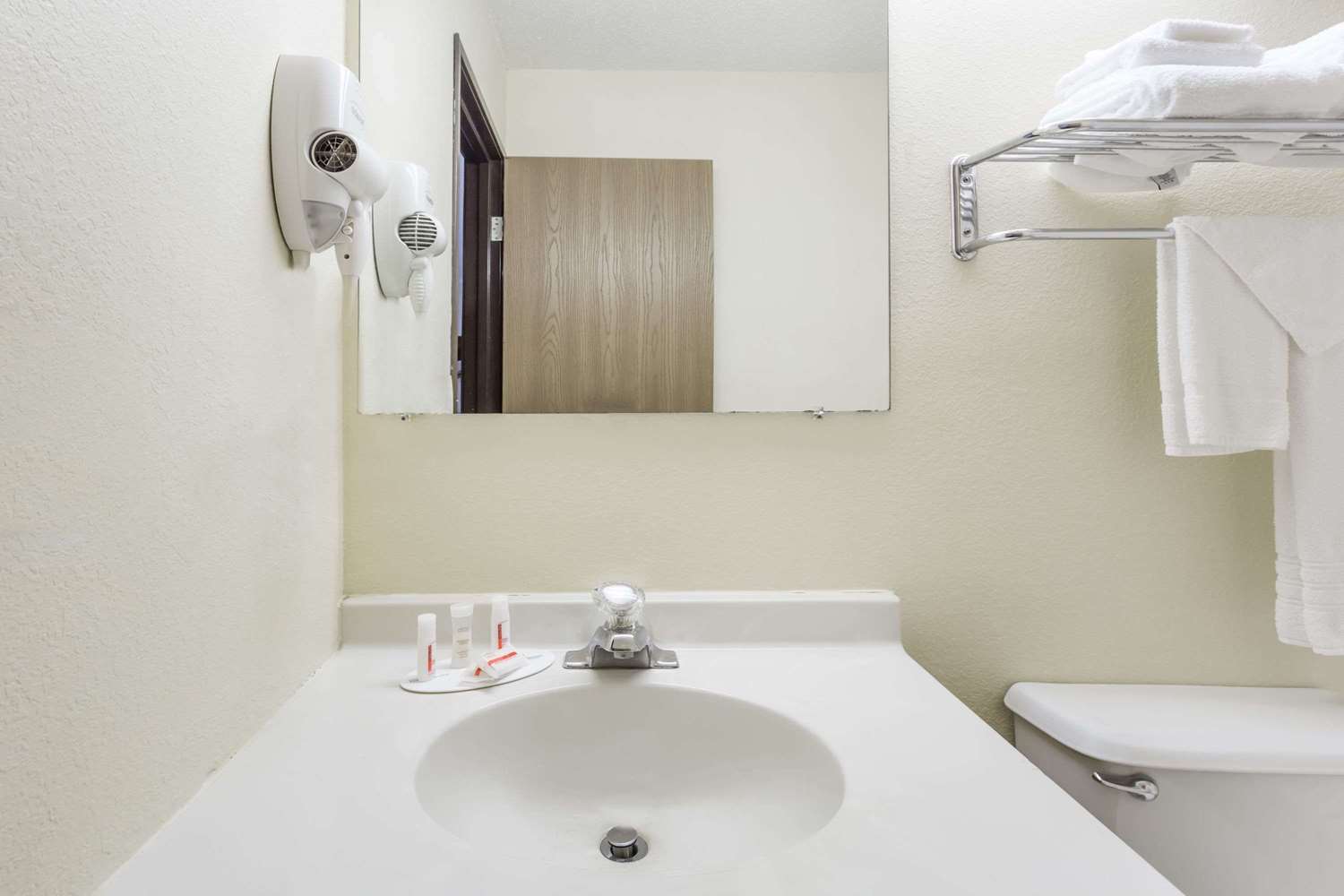 Super 8 by Wyndham Danville VA 3/4