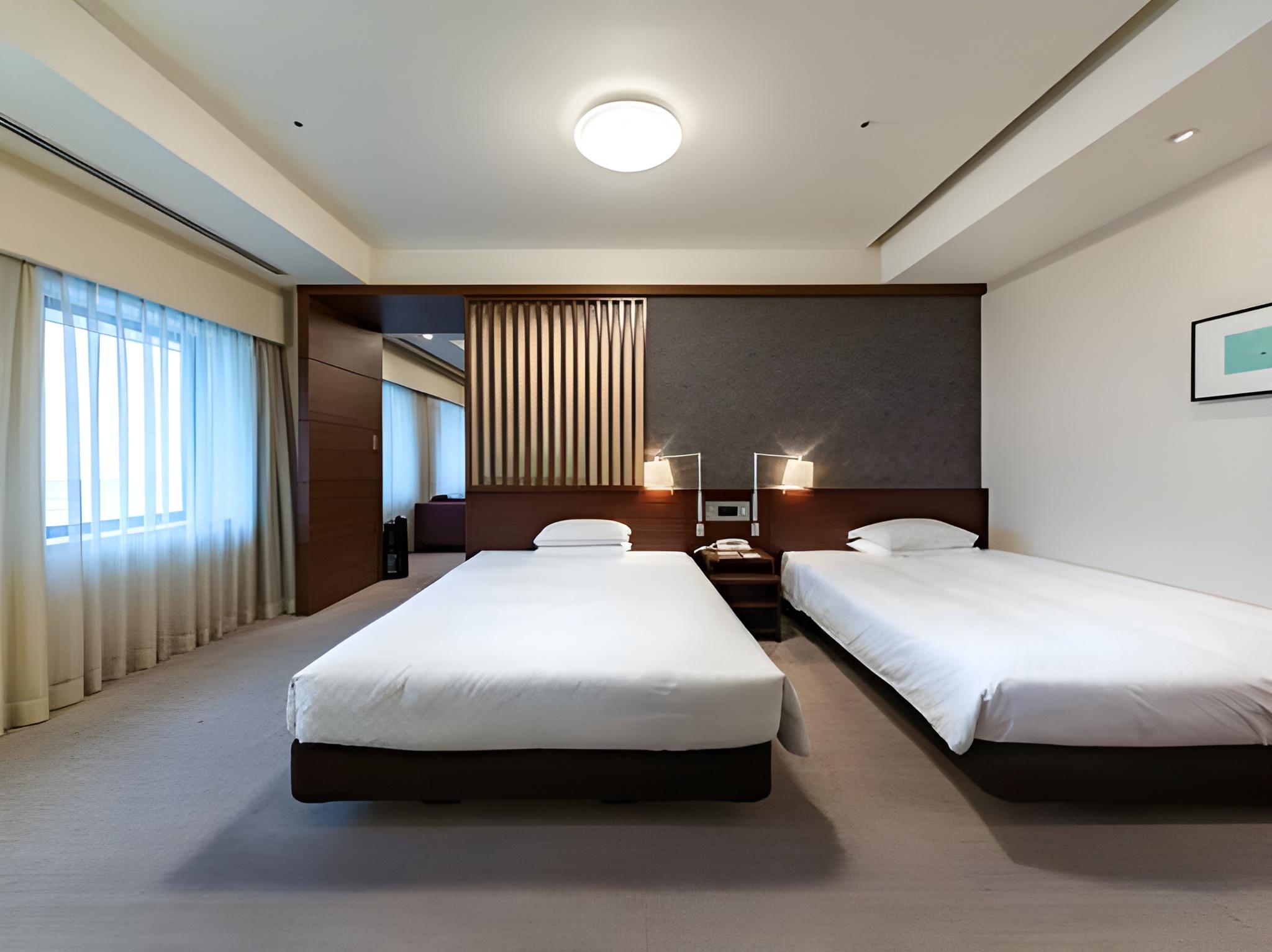 Junior Suite, Central Side