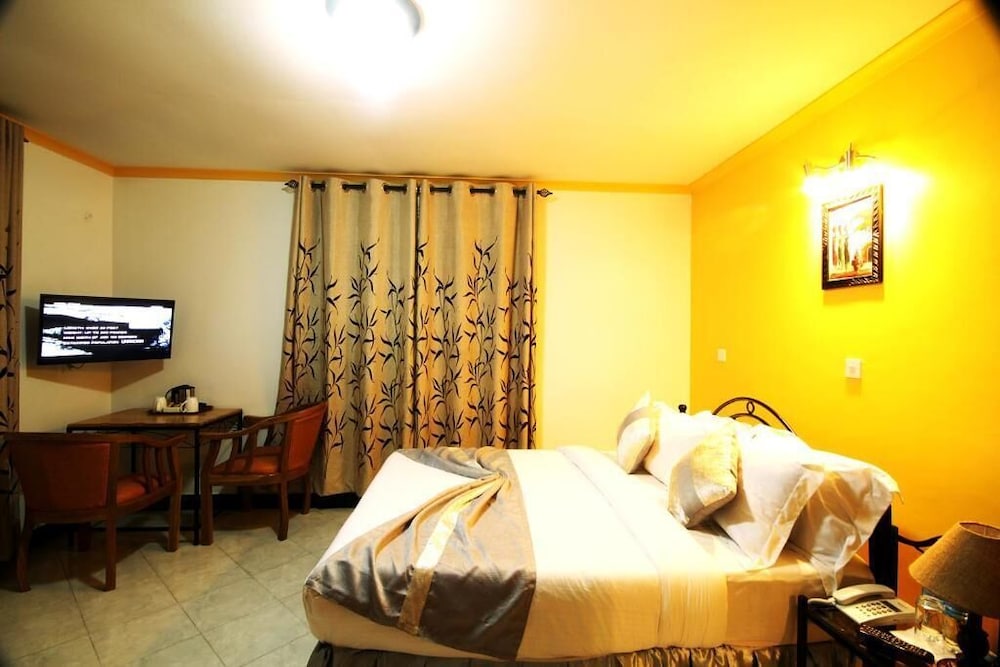 Crest Safari Lodge 24/63