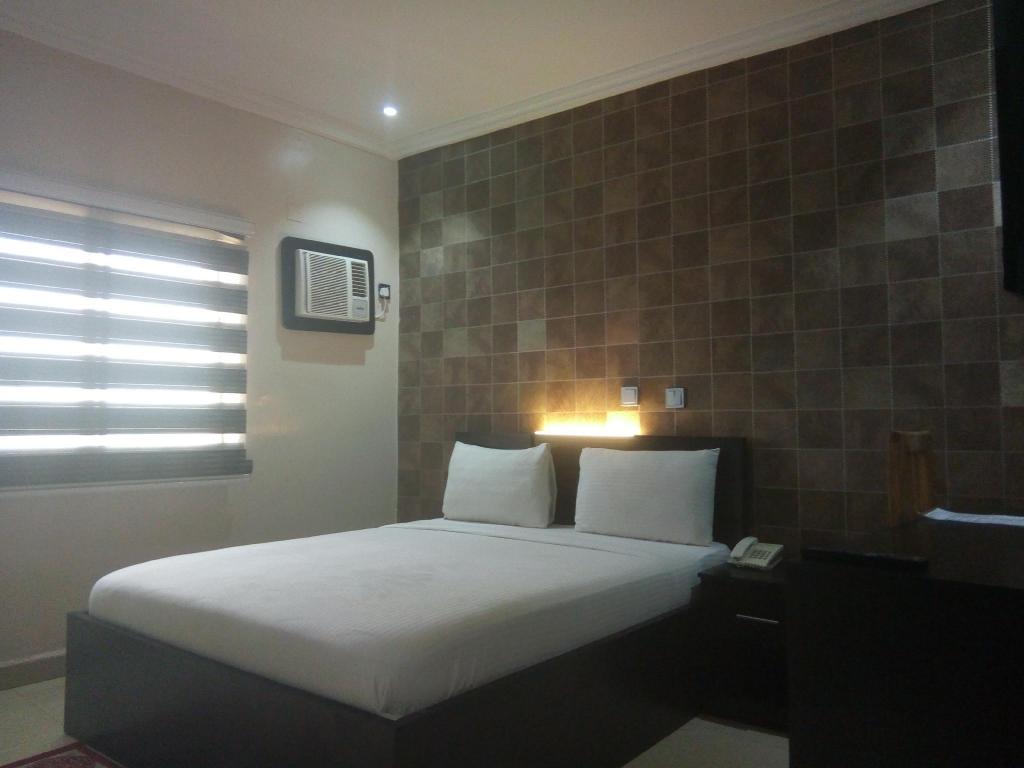 Angel Park Place Hotel 7/19