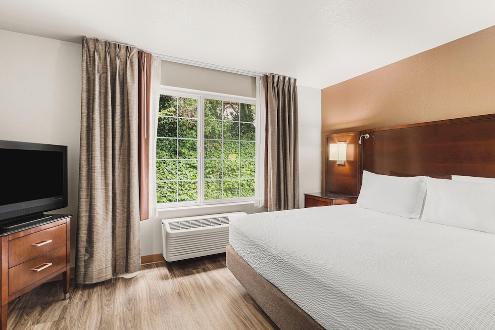 The Ashley Inn Suites 14/68