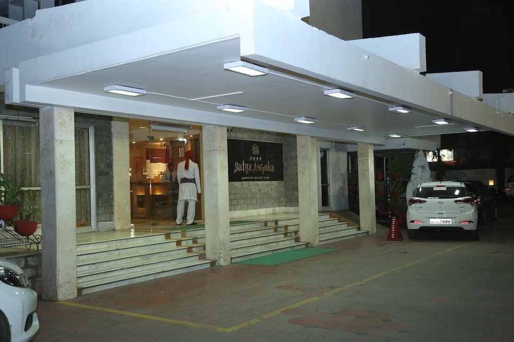 HOTEL SATYA ASHOKA 33/38