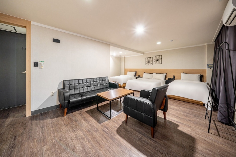 غرفة عائلية ثلاثية بسرير كوين وسريرين منفصلين، Pyeongtaek Stay Hotel 7/9