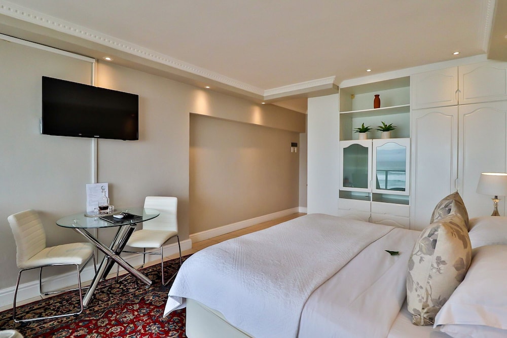Hermanus Beachfront Lodge 12/43