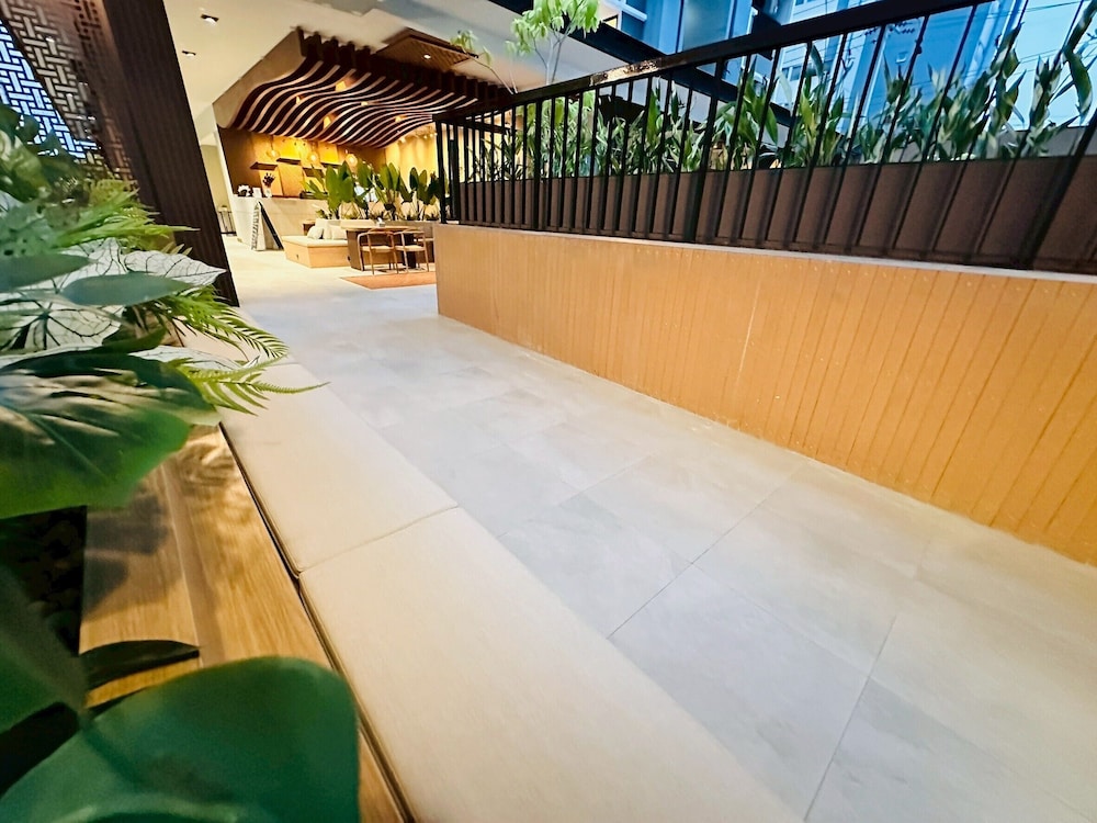 O2 Luxury Hotel 69/71