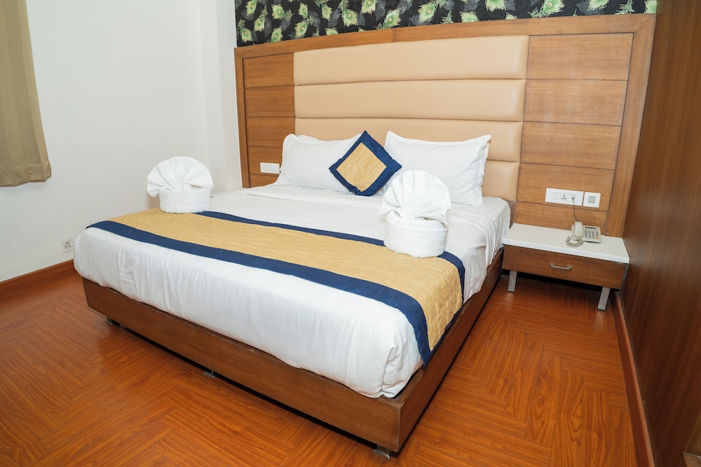 SUPERIOR, SUITE, 1 DOUBLE AND 1 SINGLE BED