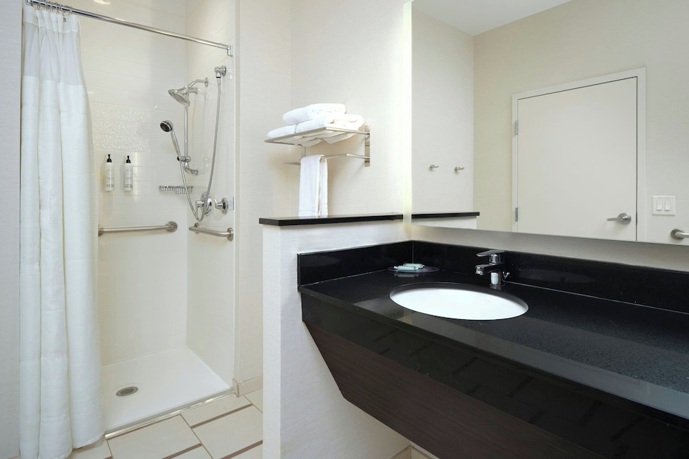 Fairfield Inn & Suites Niagara Falls 45/46
