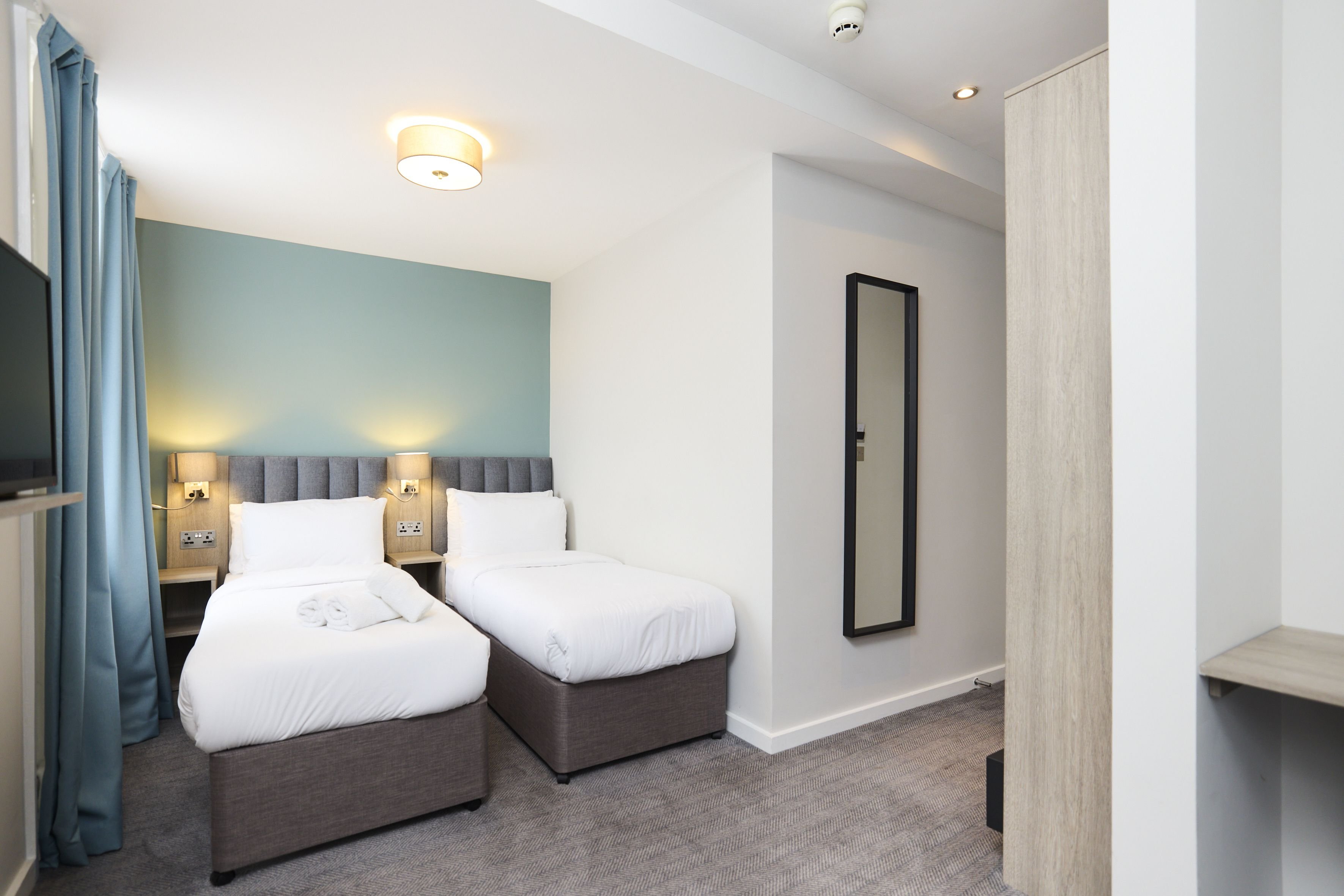 ROOM, TWIN BEDS
