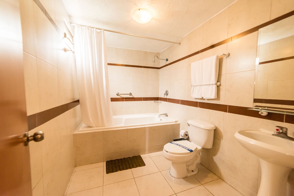 Elizabeth Central Hotel 32/34