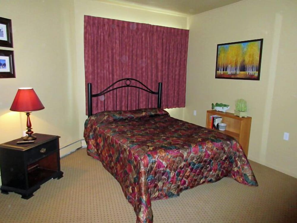 Soda Butte Lodge 9/24