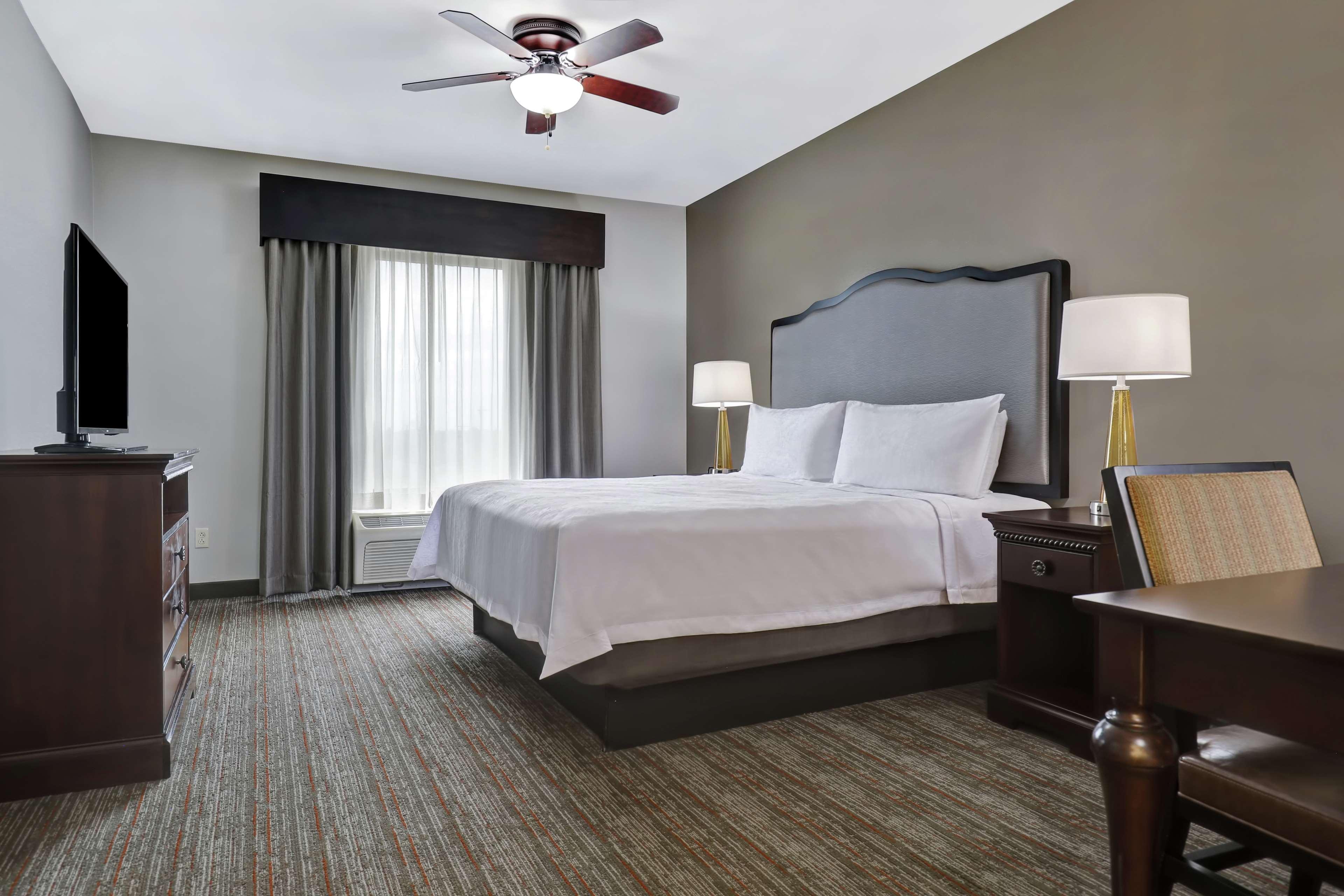 2 BEDROOMS, SUITE, KING BED, 2 QUEEN BEDS, 2 BATHROOMS