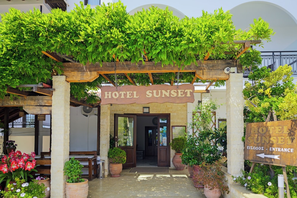 Sunset Hotel 5/69
