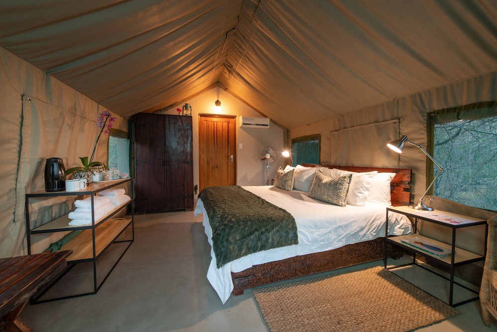 SAFARI, TENT
